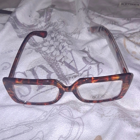 Glasses - Picture 4 of 6